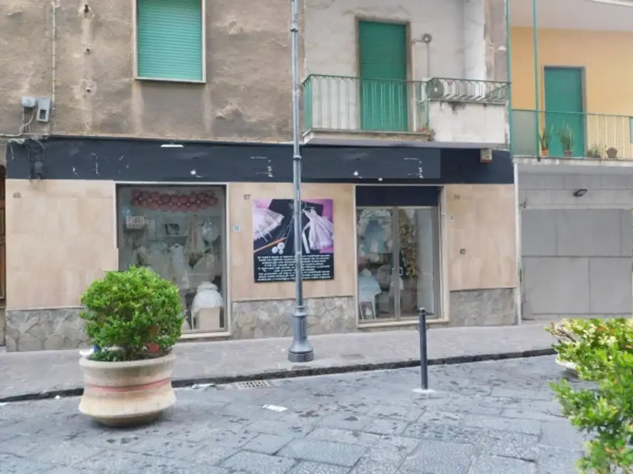 Negozio in Via San Francesco d'Assisi 57/59, Maddaloni, {3} - Foto 2