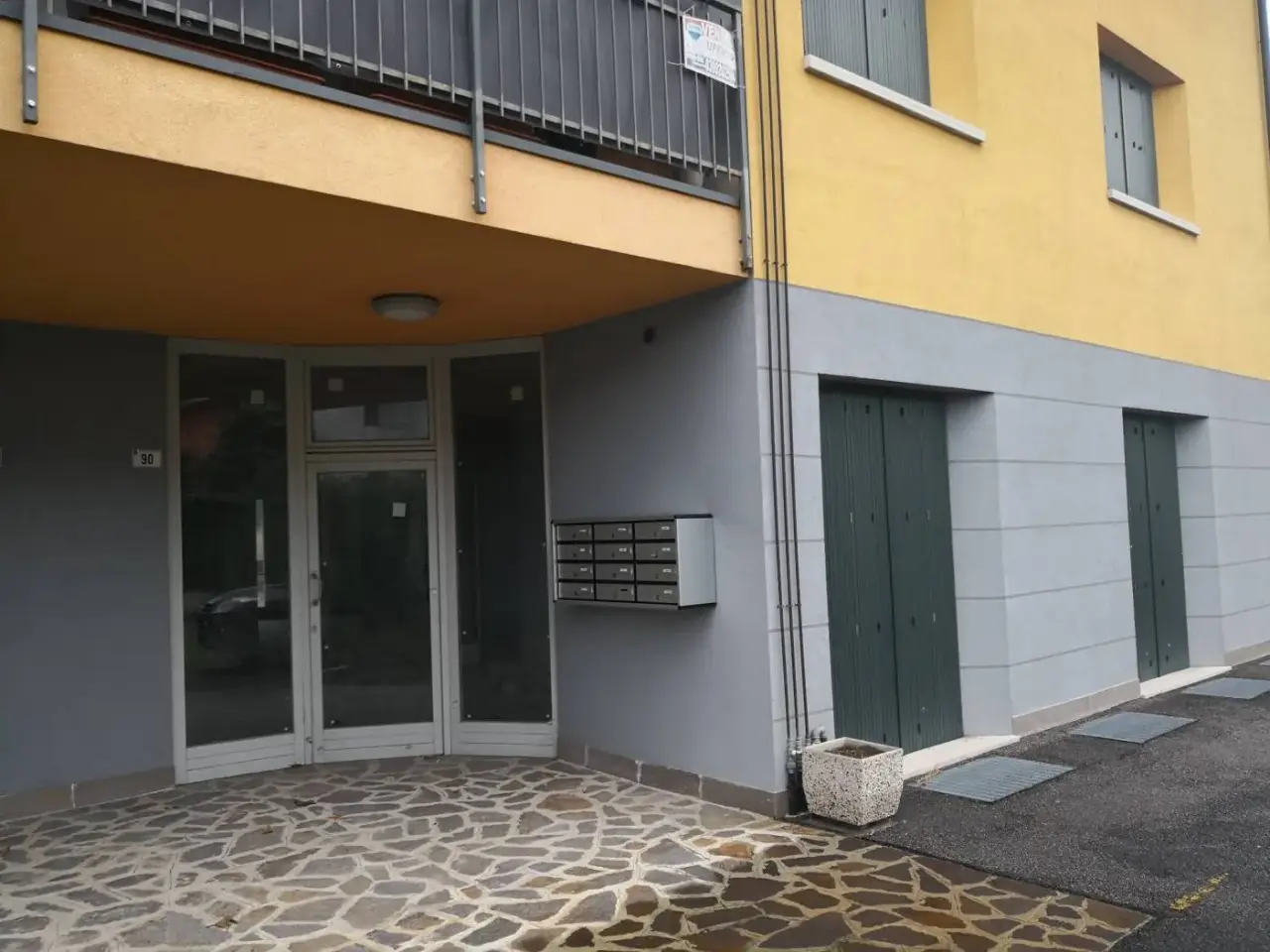 Locale commerciale in Via Como 90 Brivio, Brivio, {3} - Foto 2