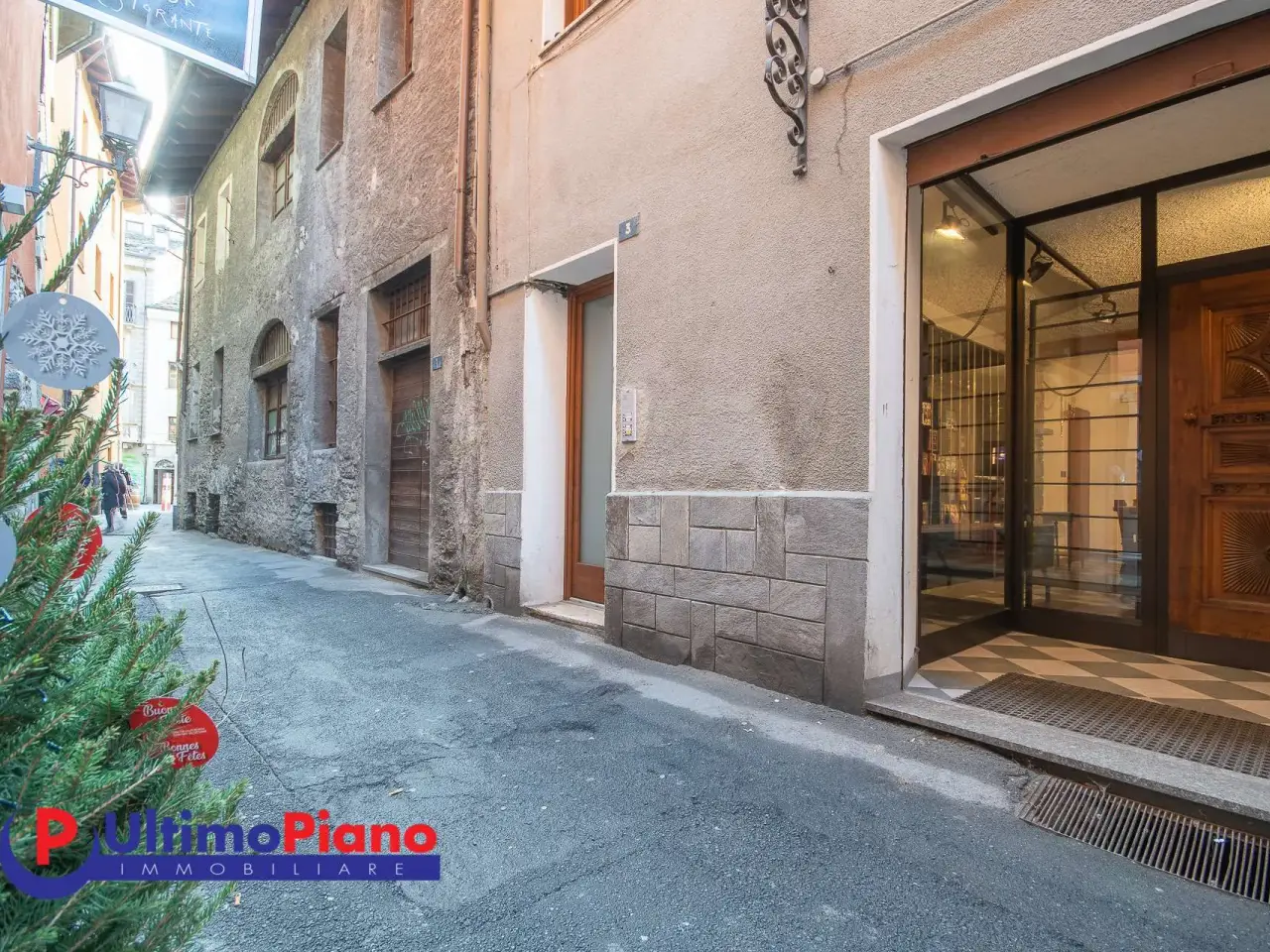 Negozio in Via Claude d'Avise, Aosta, {3} - Foto 1