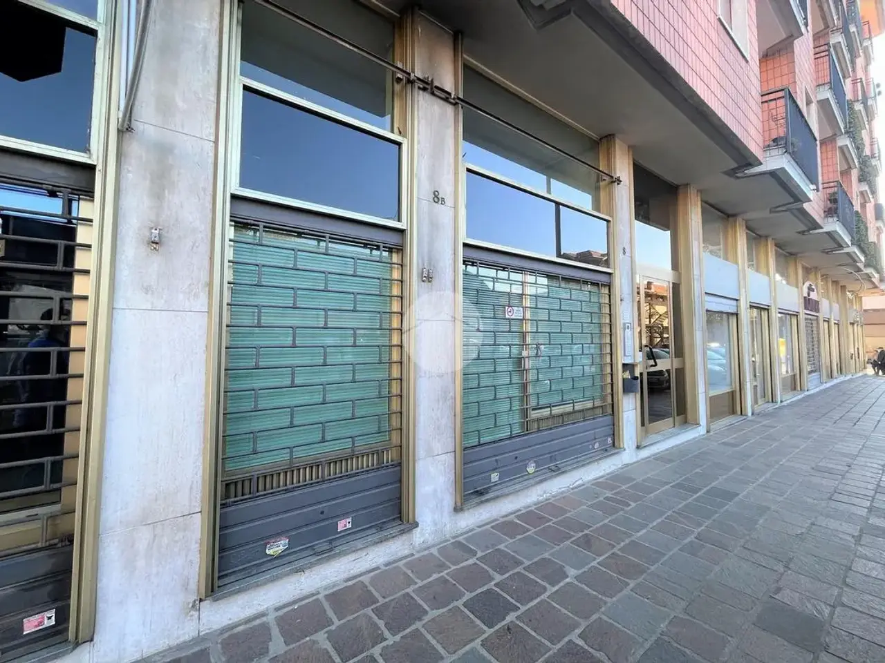 Negozio in Piazza Adua 8, Biella, {3} - Foto 2