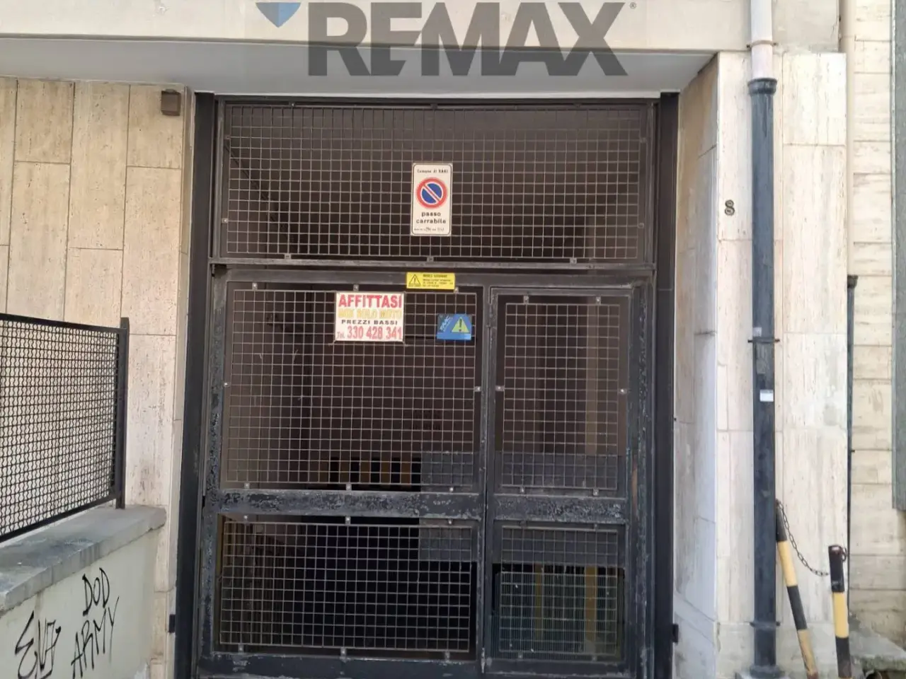 Magazzino in Via Angelo Bertolini 4, Bari, {3} - Foto 1