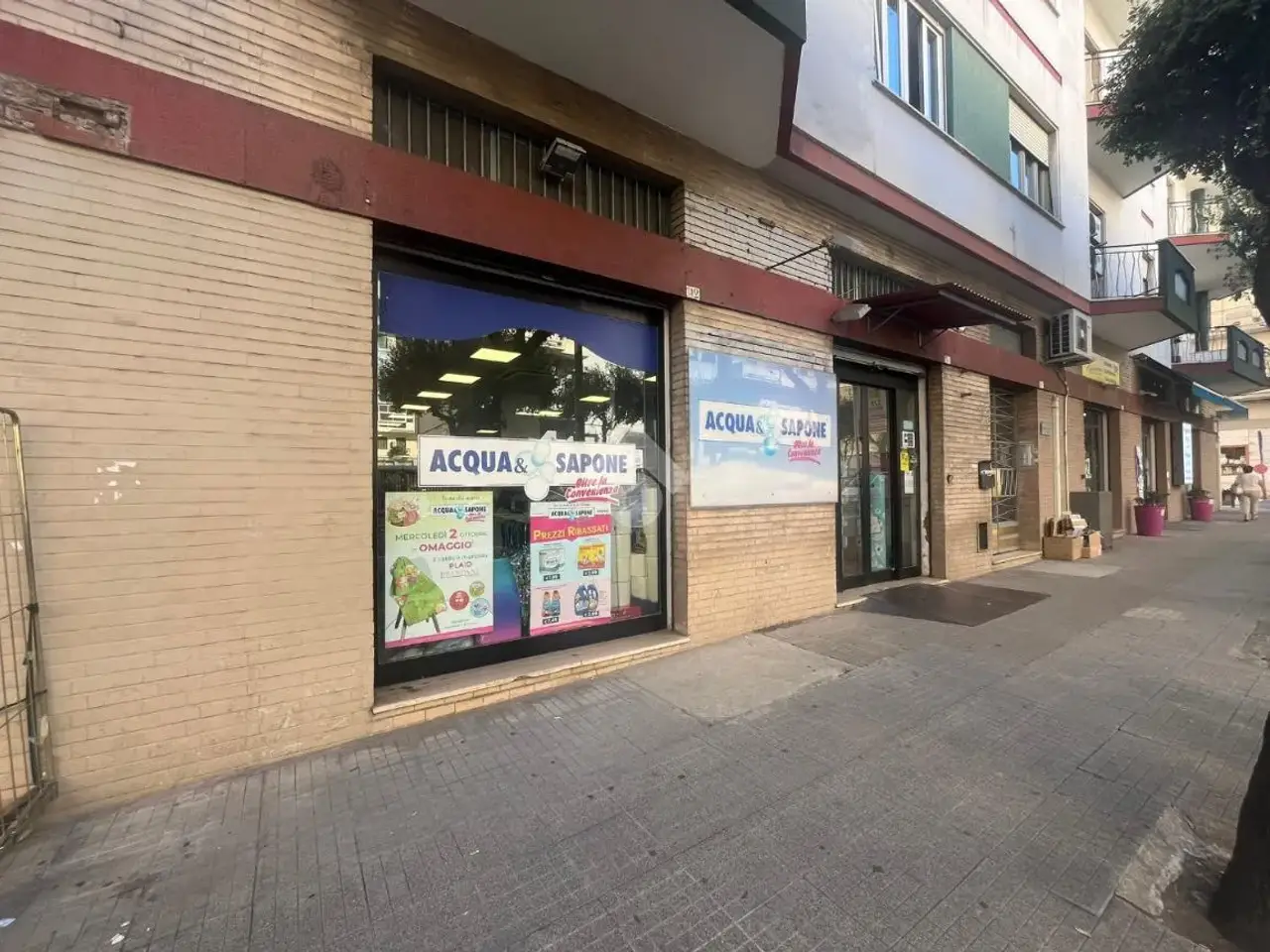 Negozio in Via Riccardo Misasi 92, Cosenza, {3} - Foto 1