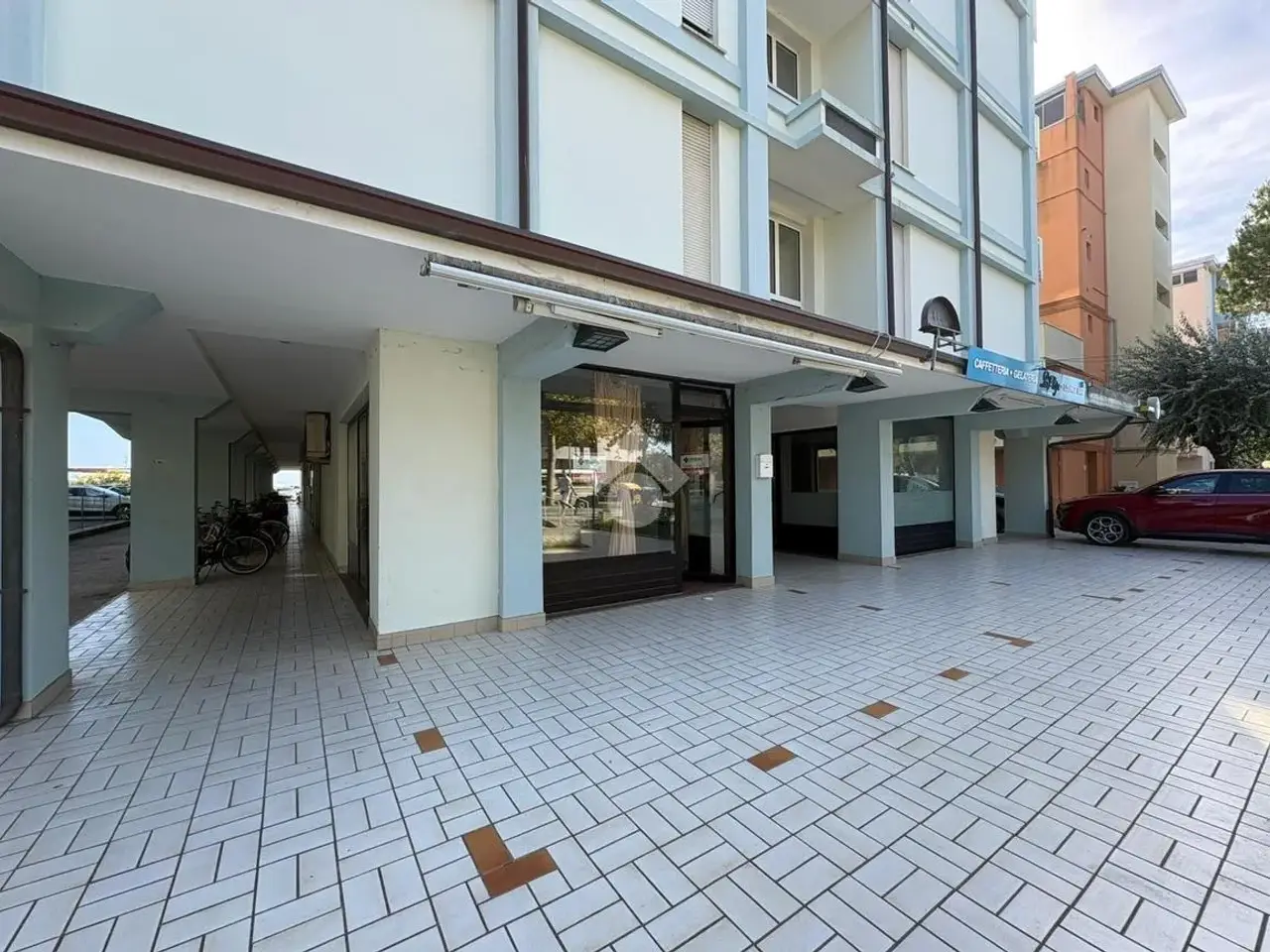 Negozio in Viale Giosue' Carducci 211, Cesenatico, {3} - Foto 2