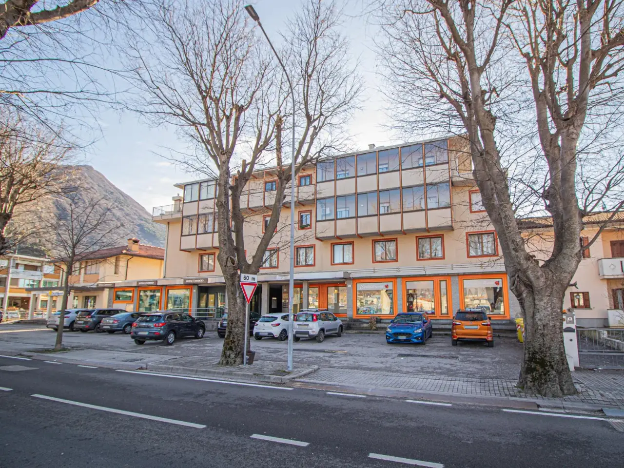 Ufficio in Via Dante Alighieri 209, Gemona Del Friuli, {3} - Foto 1