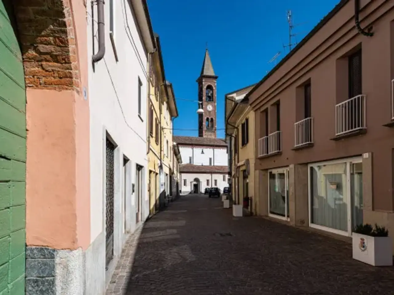 Negozio in Via Aurelio Saffi 38, Sannazzaro De' Burgondi, {3} - Foto 2