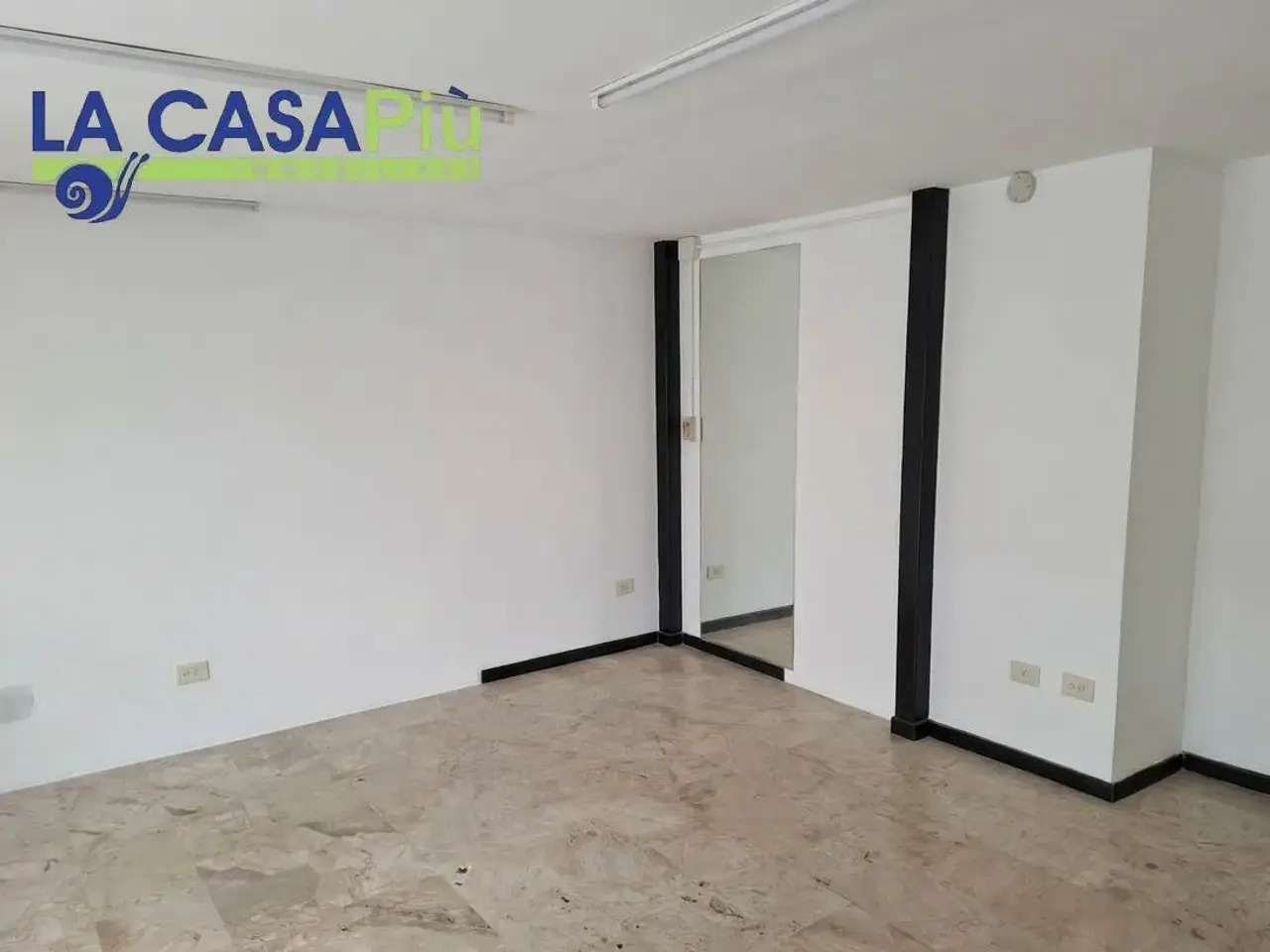 Negozio in Via delle Medaglie d'Oro, Cosenza, {3} - Foto 1