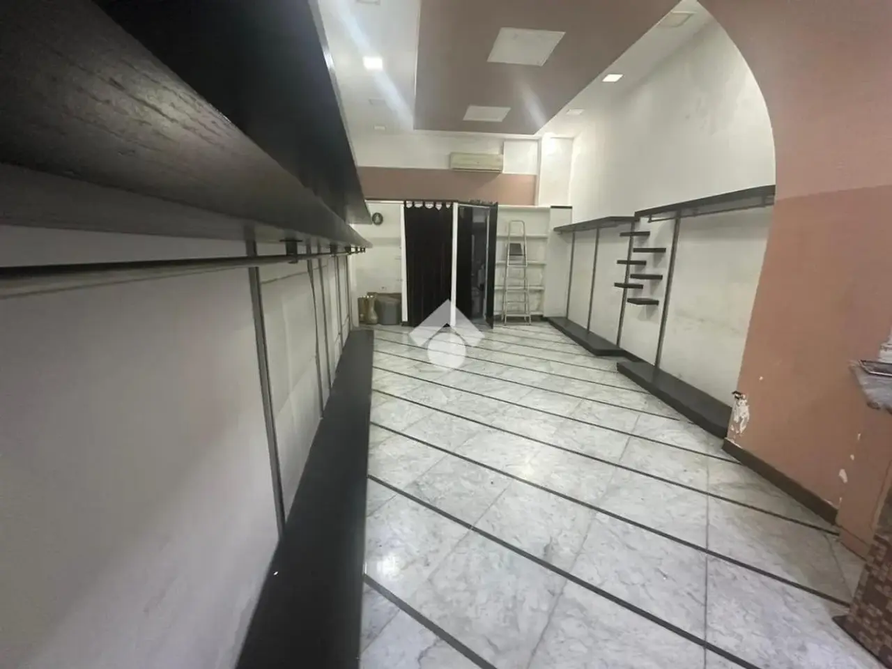 Negozio in Via Vincenzo di Maro 66, Napoli, {3} - Foto 1