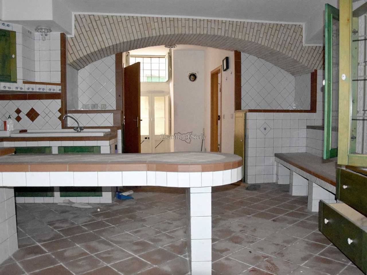 casa indipendente in vendita a Modica in zona Modica Bassa