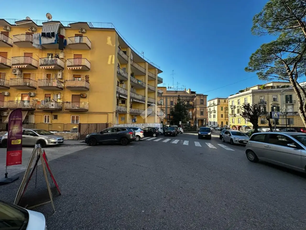 Negozio in Piazza Gaetano Salvemini 12, Napoli, {3} - Foto 2