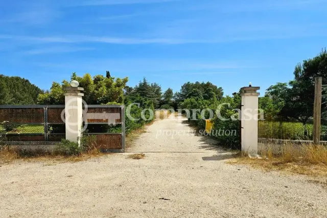 Palazzina commerciale in Via Provinciale Sanarica- Poggiardo, Sanarica - Foto 1