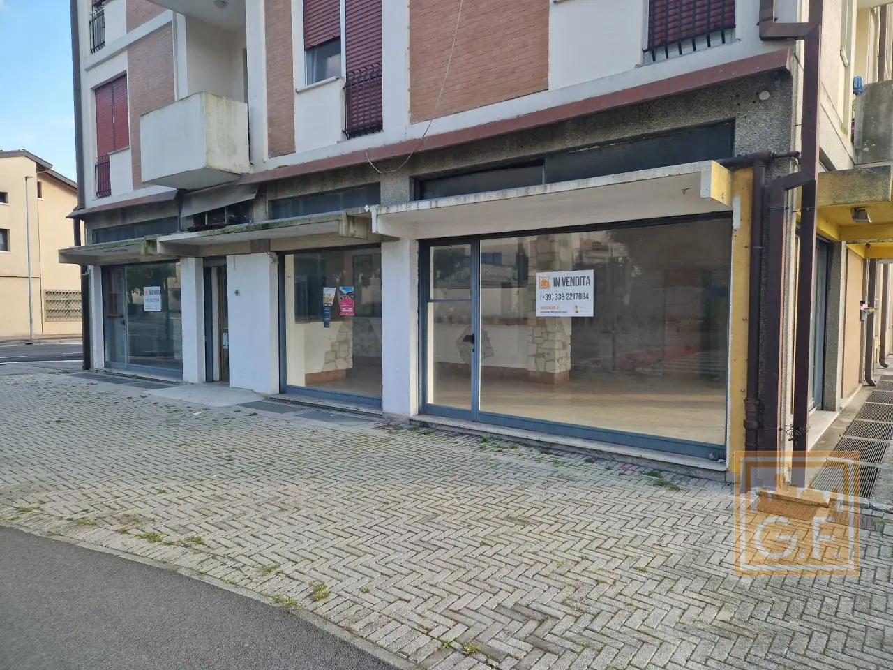 Negozio in Viale Michelangelo Grigoletti 63, Pordenone, {3} - Foto 2