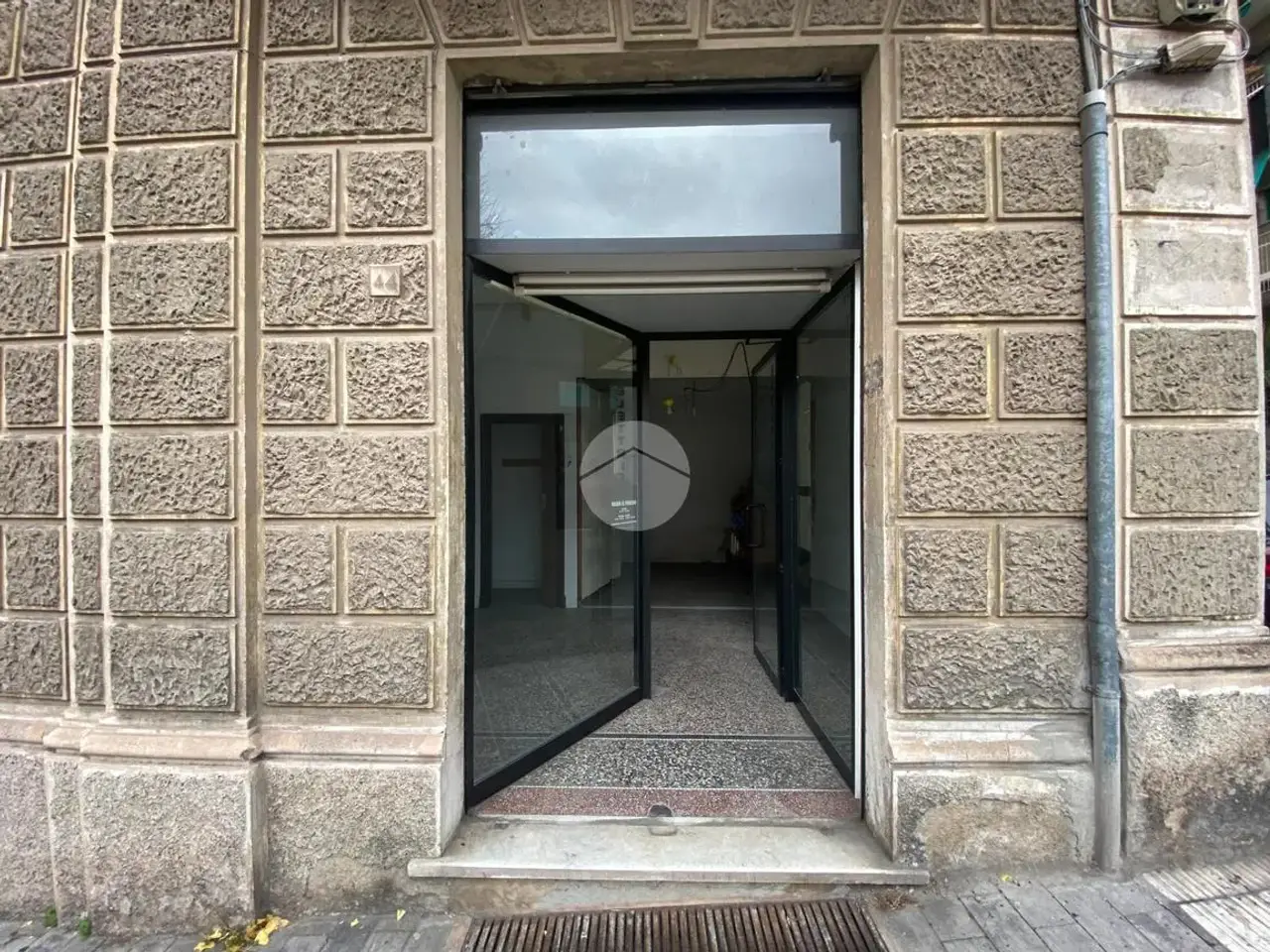 Negozio in Viale Carlo Canepa 44, Genova, {3} - Foto 2