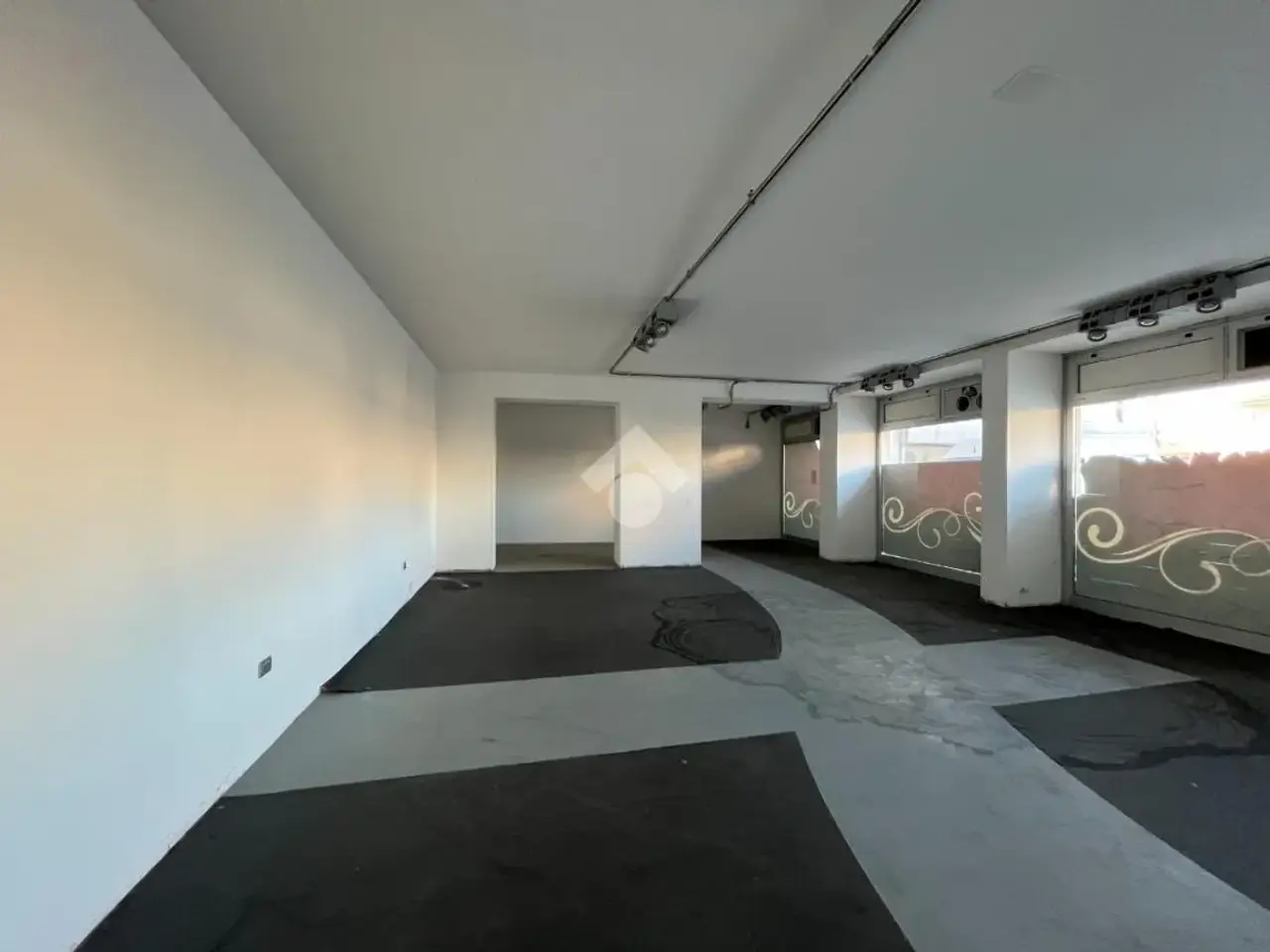 Negozio in Via Vincenzo Bellini 10, Cassola, {3} - Foto 1