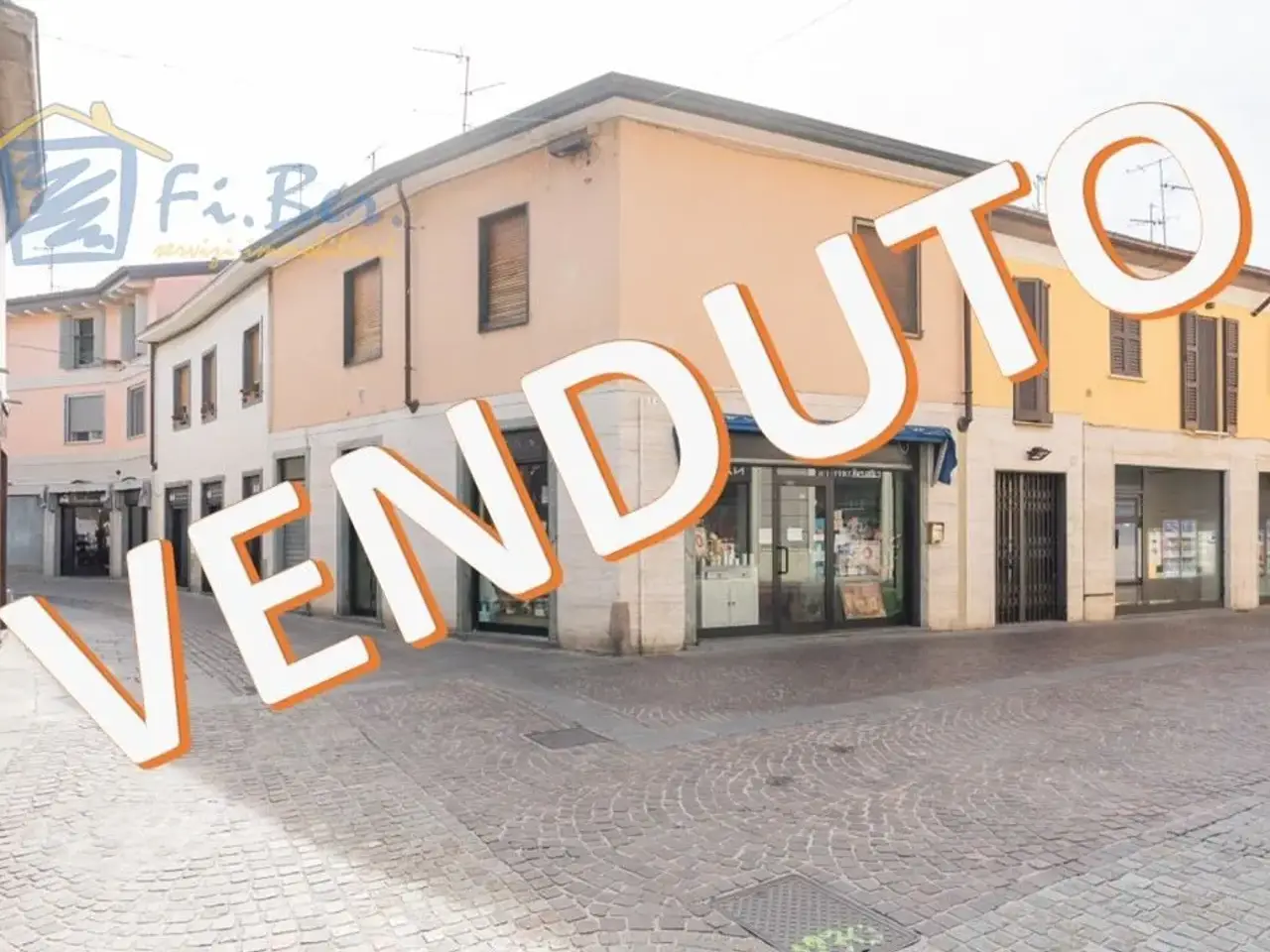Palazzina commerciale in Via IV Novembre 1, Cernusco Sul Naviglio, {3} - Foto 1