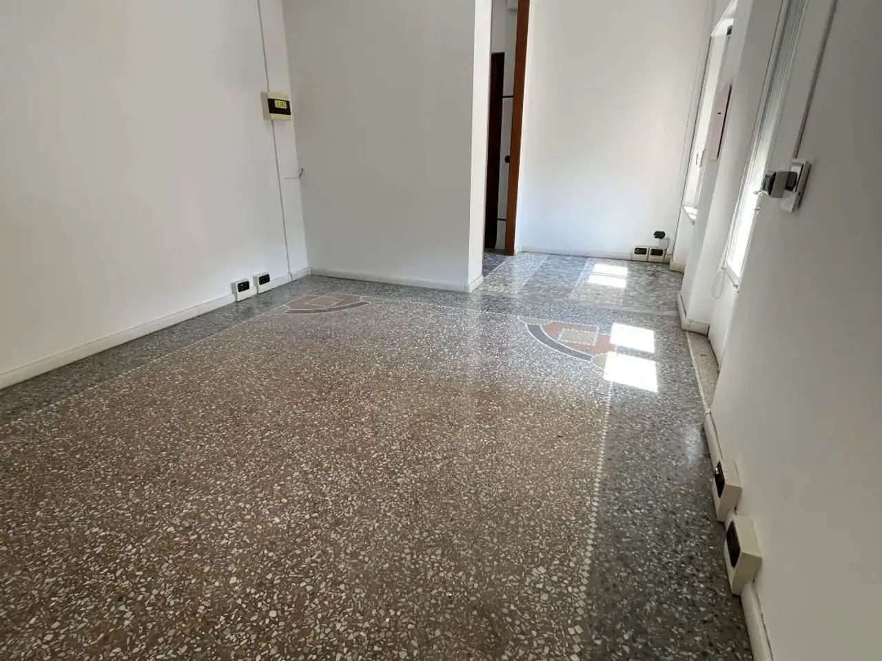 Ufficio in Via $ Novembre, Piacenza, {3} - Foto 1