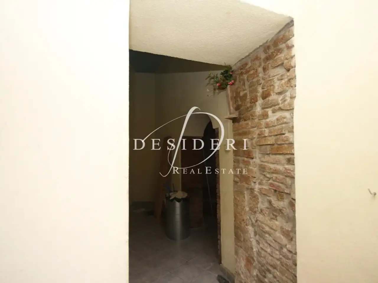Locale commerciale in Via Vinzaglio 58100 Grosseto, Grosseto, {3} - Foto 1
