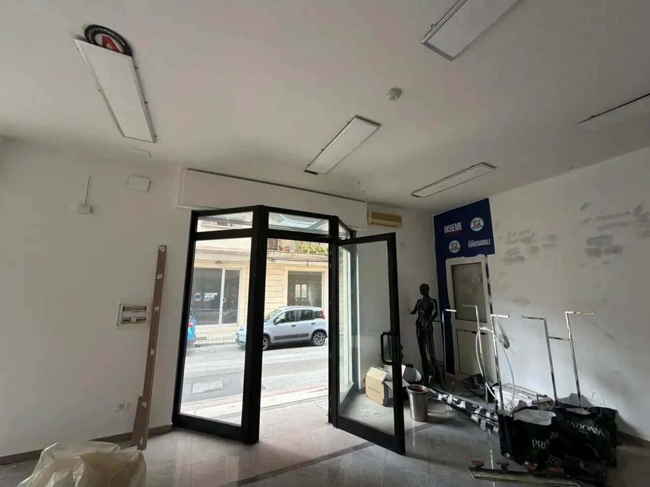 Negozio in Via Carducci Snc, Cassino, {3} - Foto 2