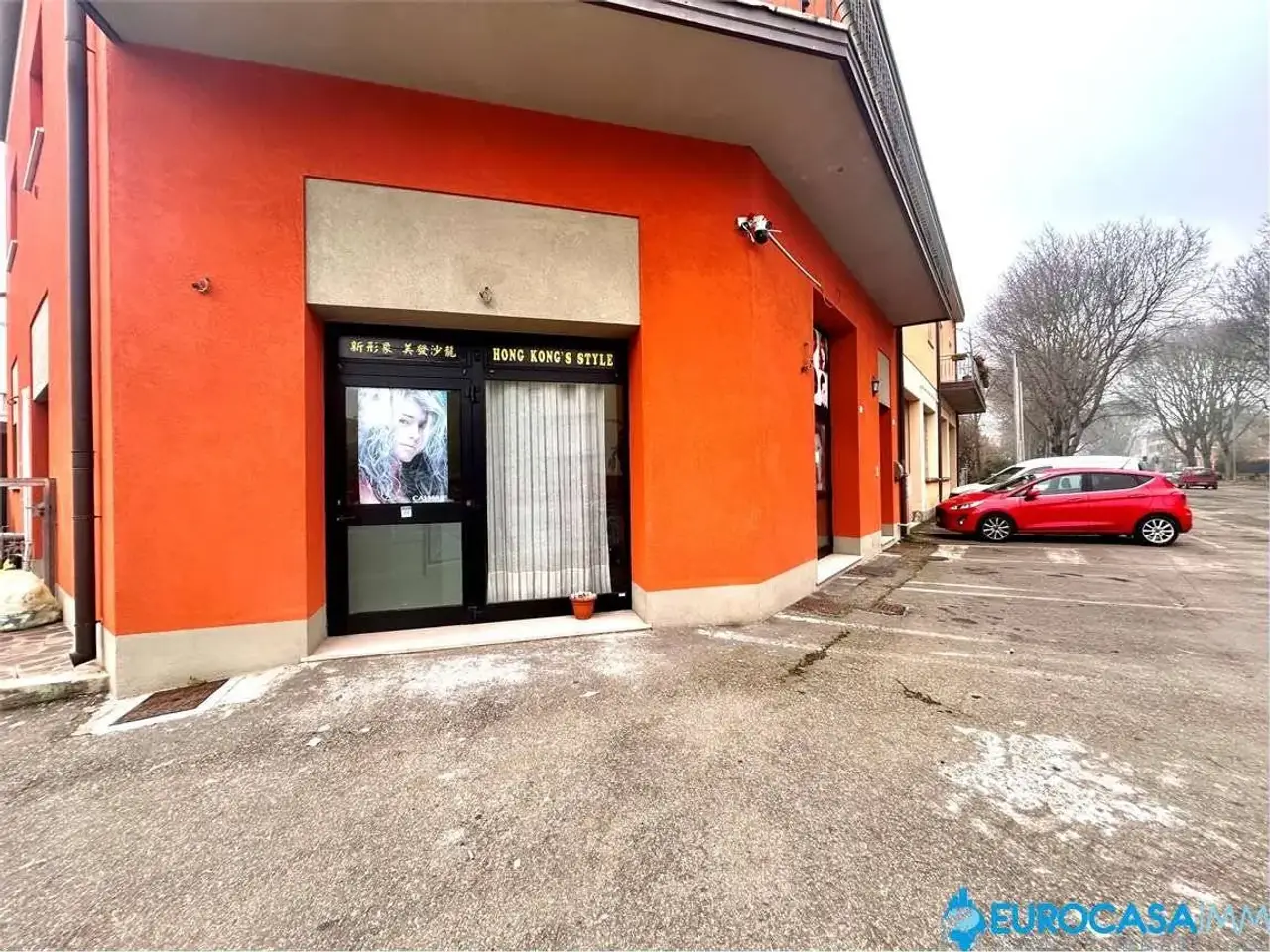 Locale commerciale in Viale Medaglie d'Oro, Novi Di Modena, {3} - Foto 1