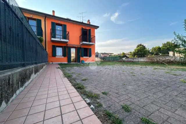 Terraced house in Via Vittorio Bachelet, Mozzecane - Photo 1