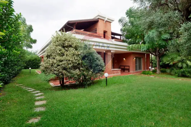 Mansion in Viale degli Ulivi 4, Noicattaro - Photo 1