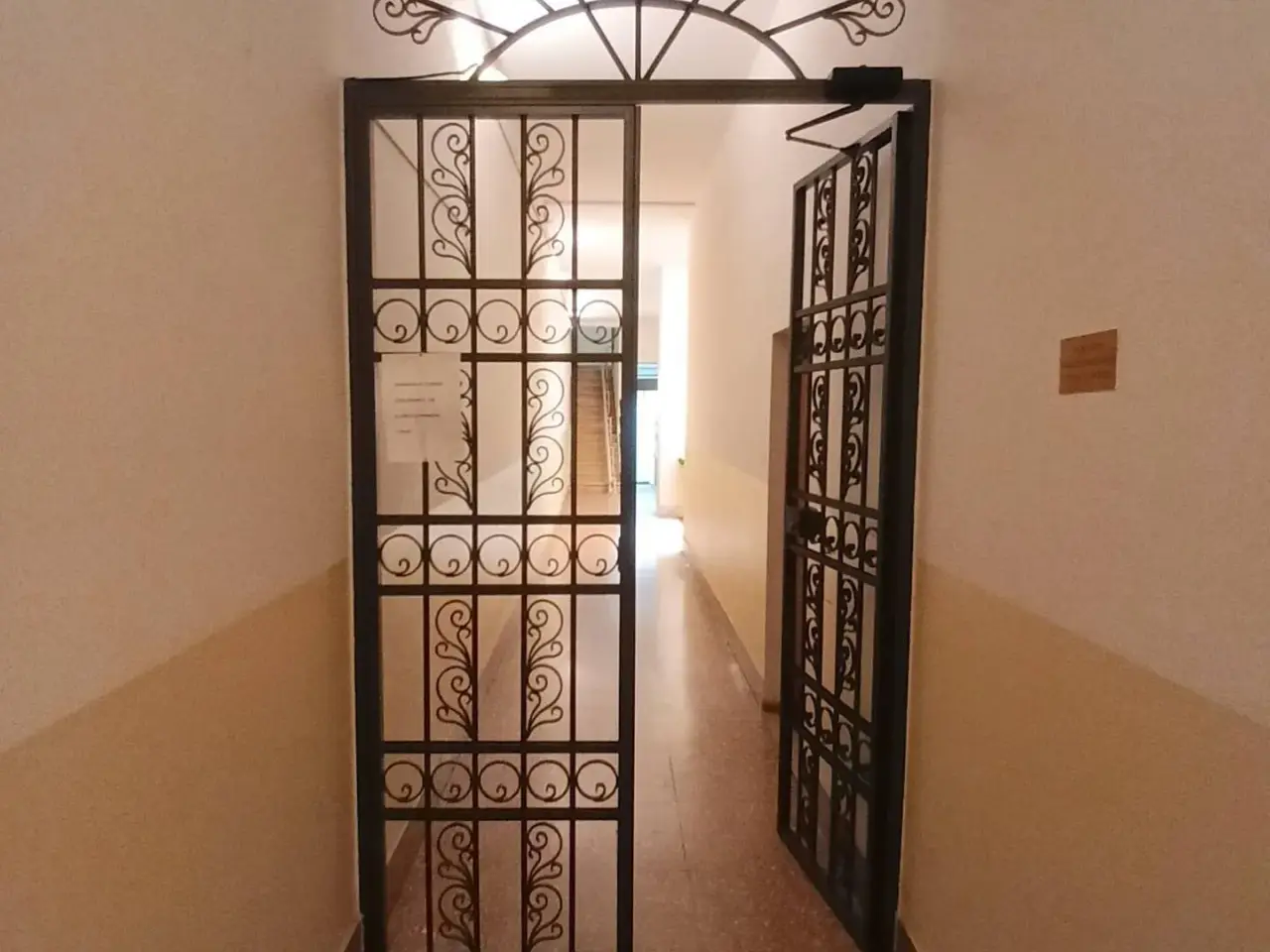 Magazzino in Via Galliera 33, Bologna, {3} - Foto 2