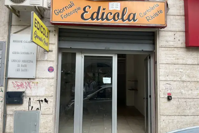 Negozio in Viale delle Medaglie d?Oro 40, Cosenza - Foto 1