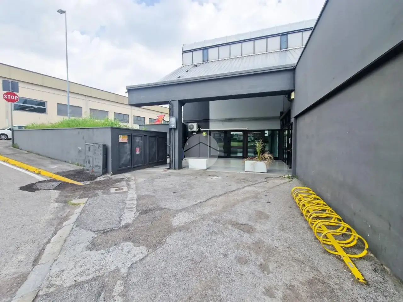 Negozio in Via Raffaello Sanzio 37, Castiglione Delle Stiviere, {3} - Foto 1