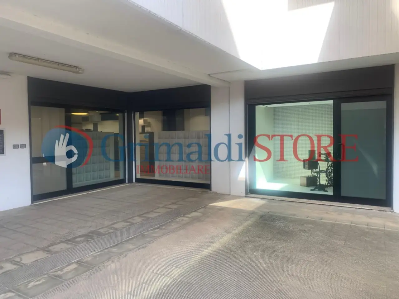 Negozio in Via Pacinotti 19, Campi Salentina, {3} - Foto 1