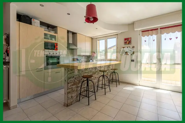 2-room flat in Piazza Falcone E Borsellino 5, Cardano al Campo - Photo 1