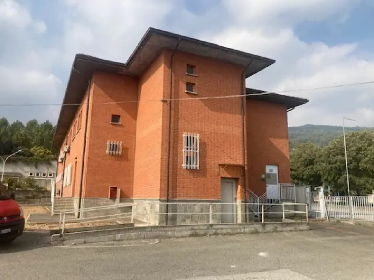Negozio in Via Tommaso Giustetto 57, Pinerolo, {3} - Foto 2