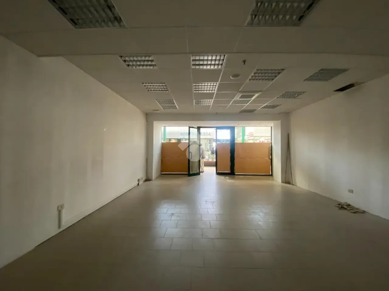 Negozio in Via Martiri di Cervarolo 20, Reggio Emilia, {3} - Foto 2