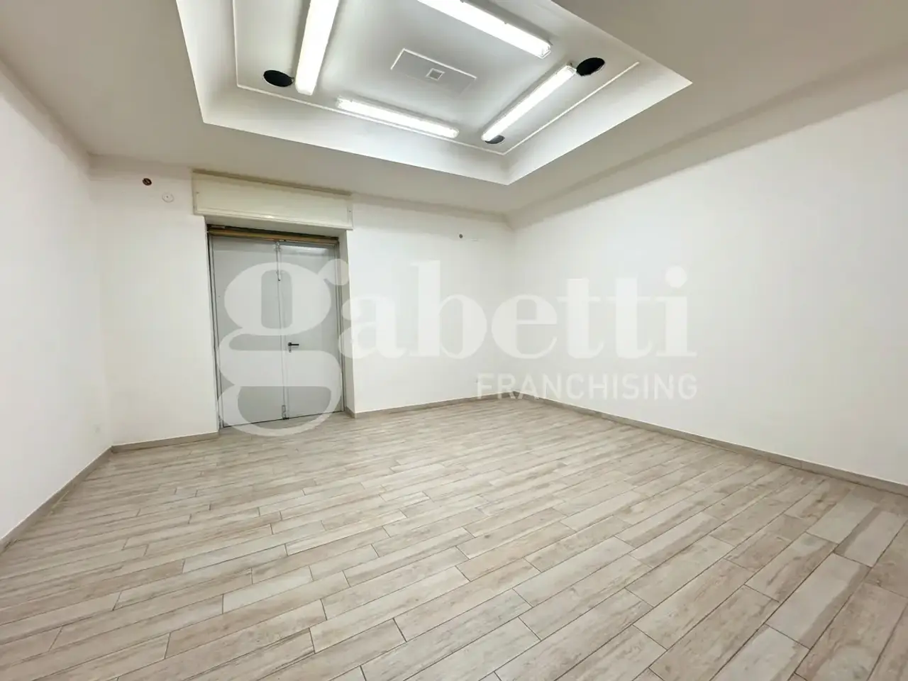 Negozio in Via Pirozzi , Frattamaggiore, {3} - Foto 2