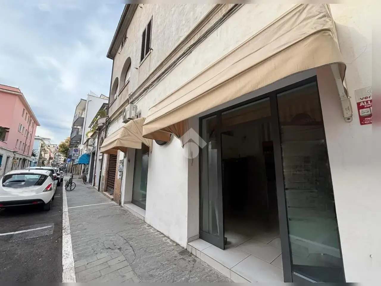 Negozio in Via C. Battisti 122, Pescara, {3} - Foto 2