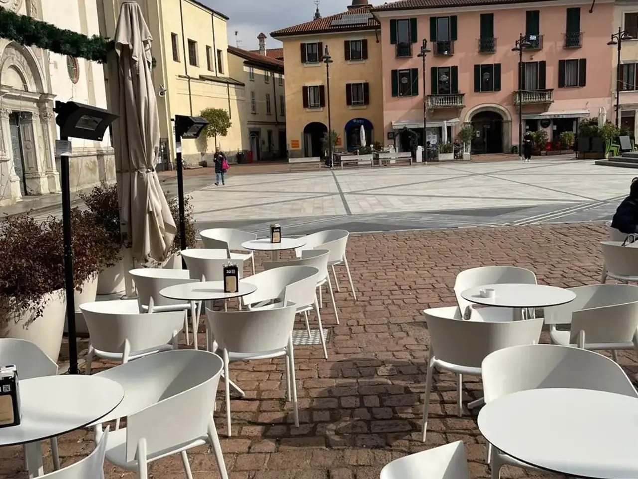 Pasticceria in Piazza Santa Maria, Busto Arsizio, {3} - Foto 1
