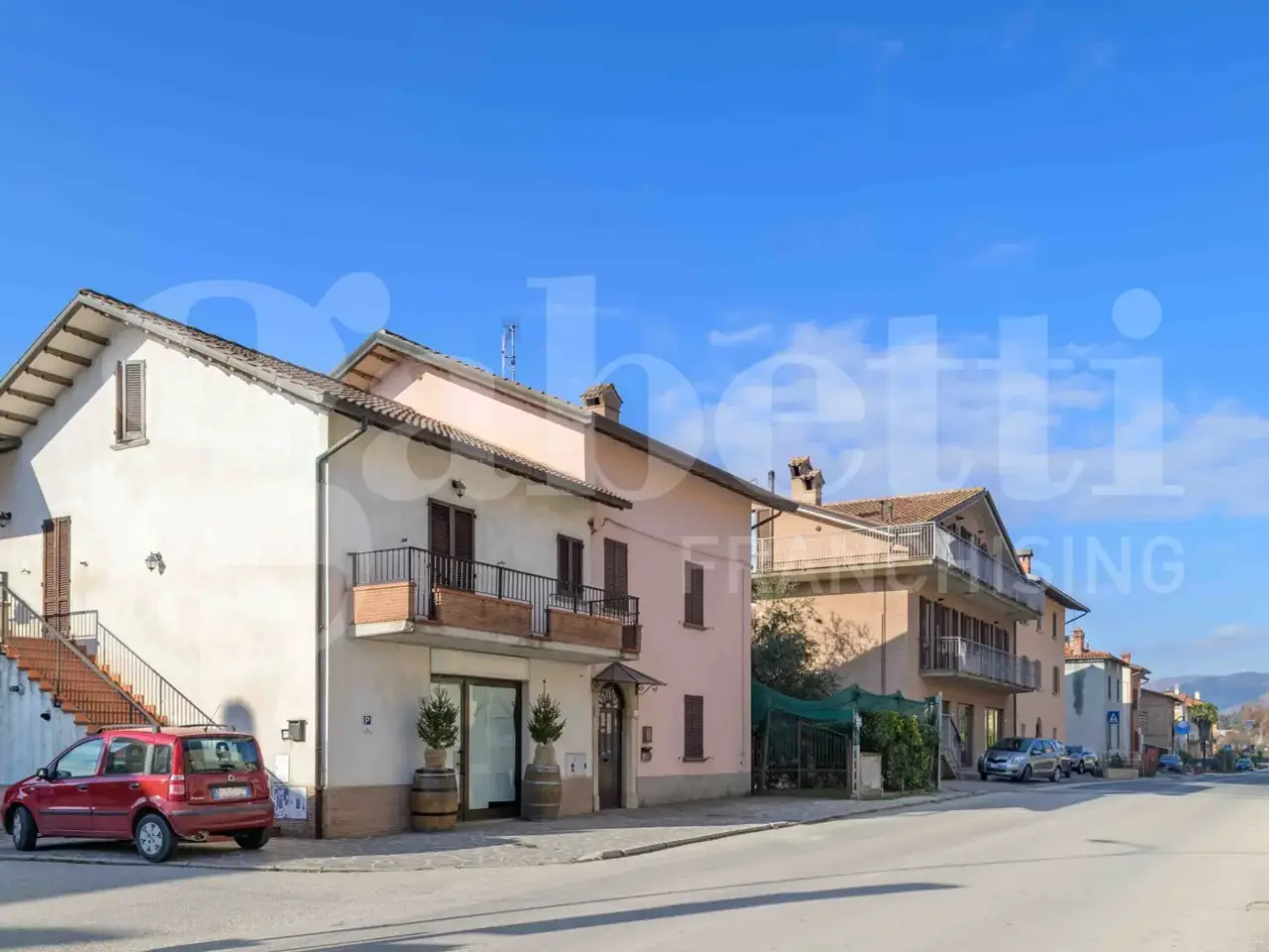 Negozio in Via dei Cinque Colli 54, Gubbio, {3} - Foto 2