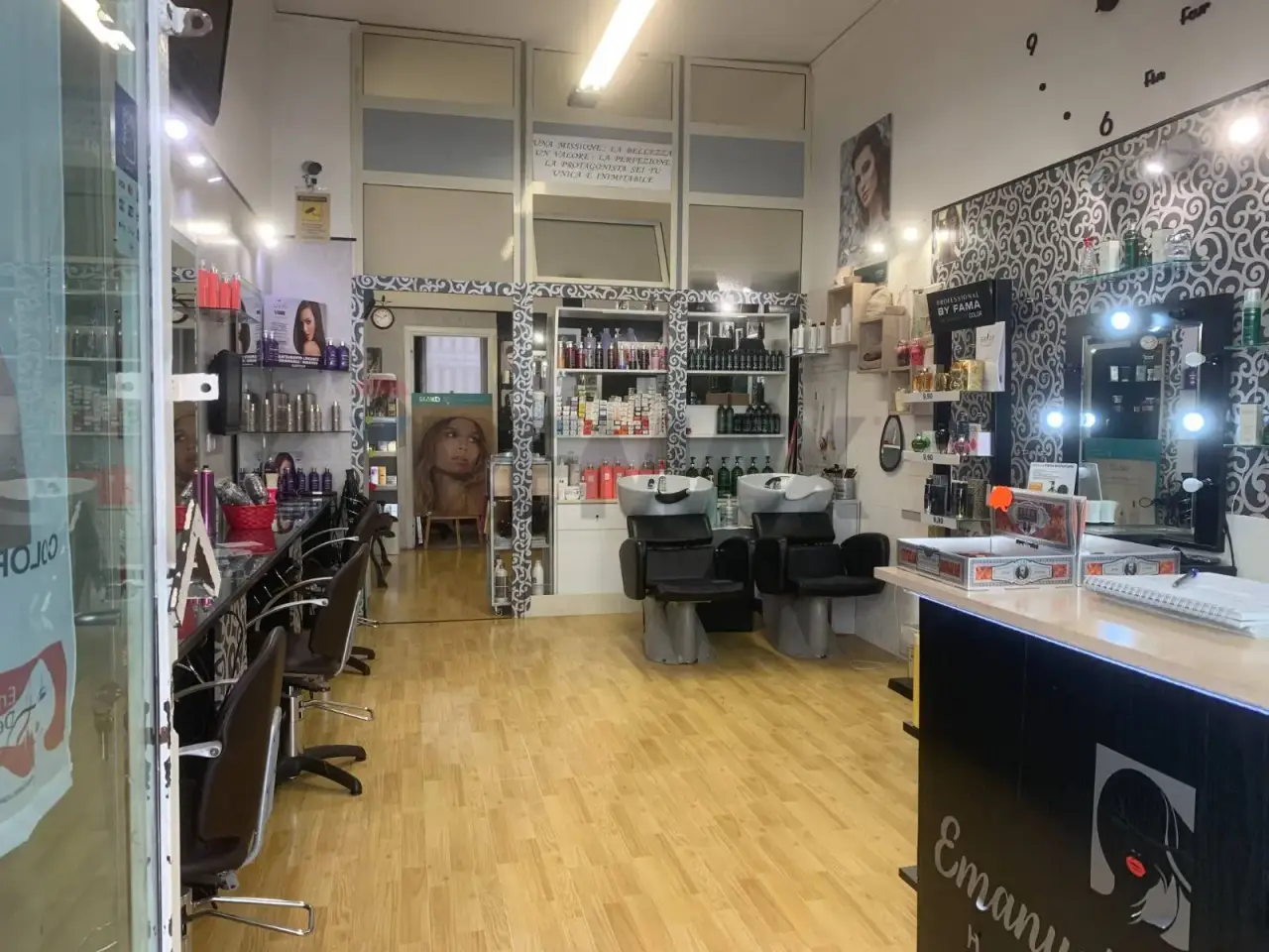 Esercizio commerciale in Via Salvator Rosa 125, Napoli, {3} - Foto 2