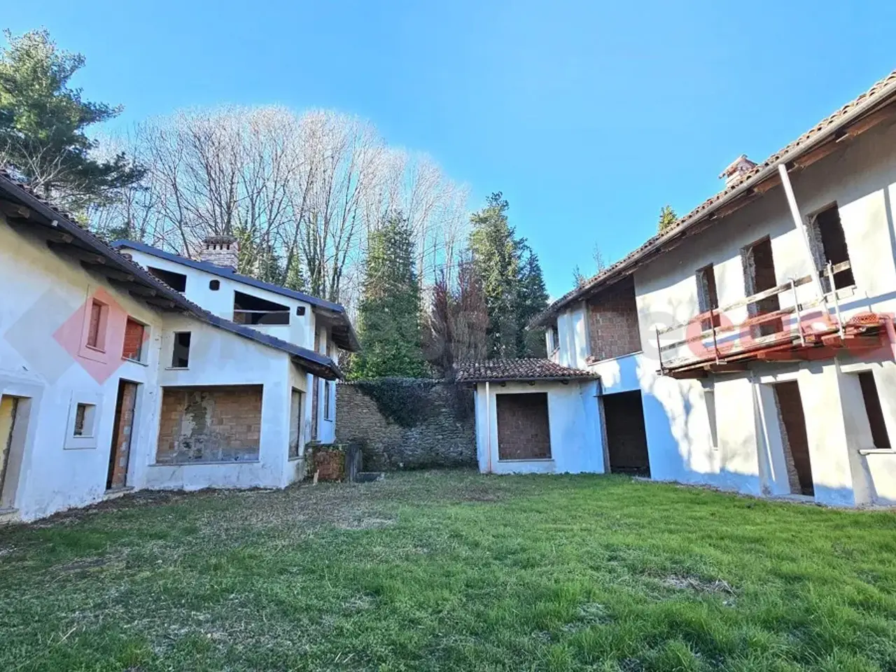 Palazzina commerciale in Strada dei Losani  55, Pinerolo, {3} - Foto 1