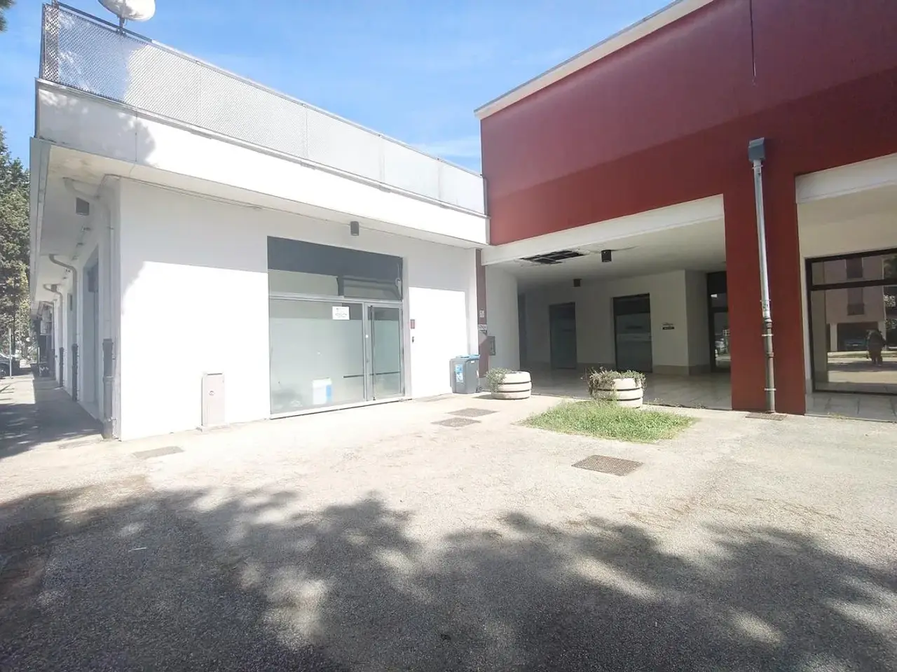 Negozio in Via Lago di Como 23, Ravenna, {3} - Foto 1