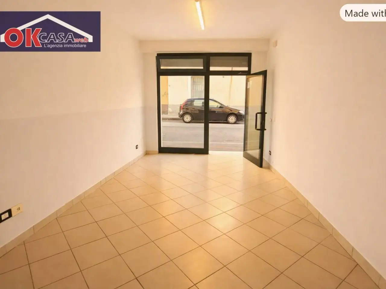 Esercizio commerciale in Antonio Badile 24, Verona, {3} - Foto 1