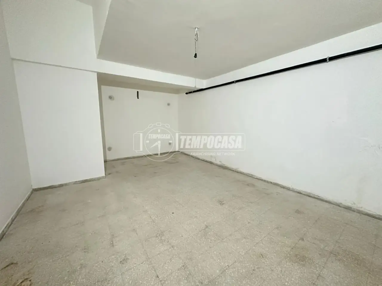 Magazzino in Via Papa Giovanni XXIII 84, Valenzano, {3} - Foto 1