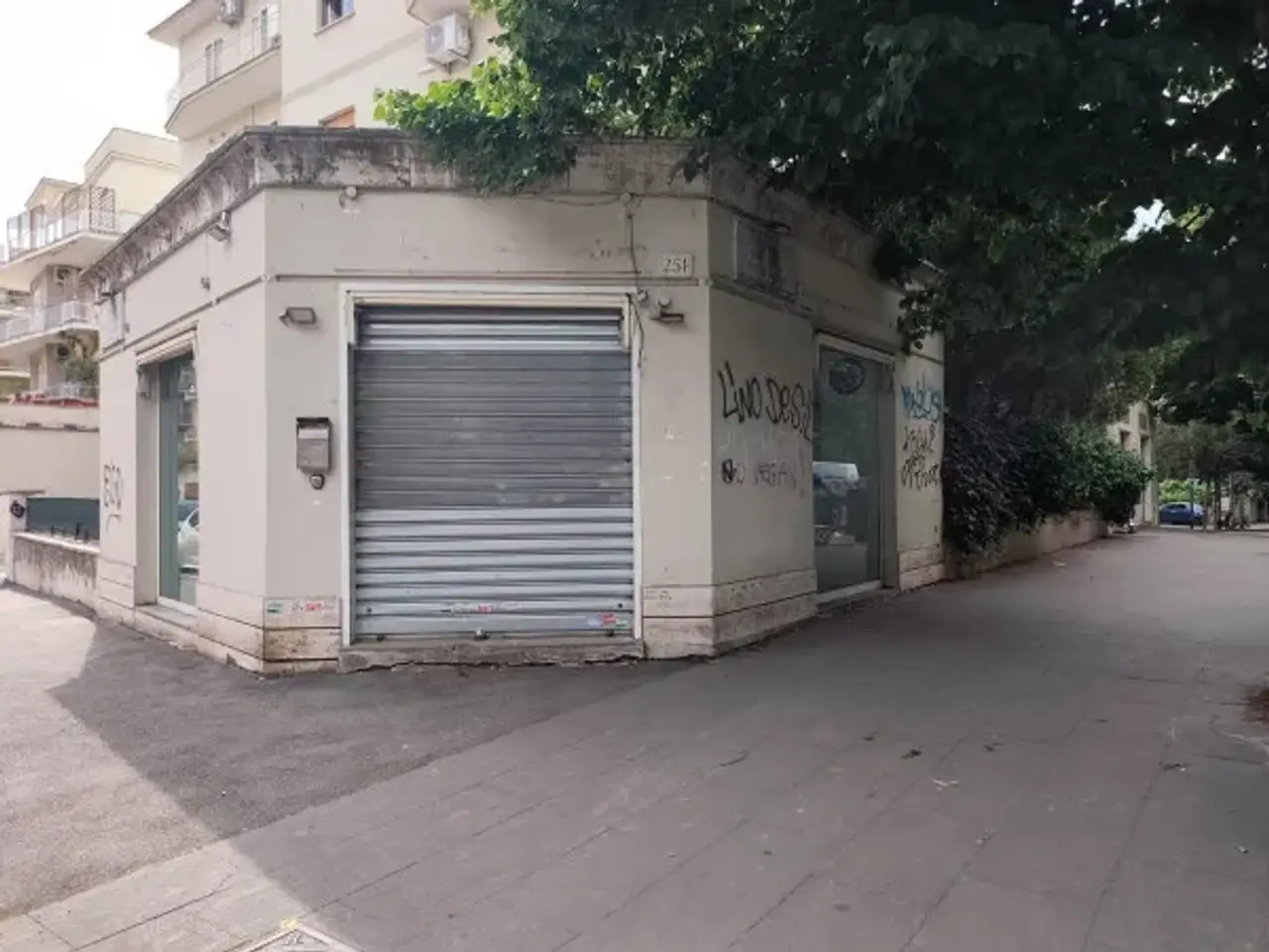 Negozio in Viale dei Colli Portuensi, Roma, {3} - Foto 1