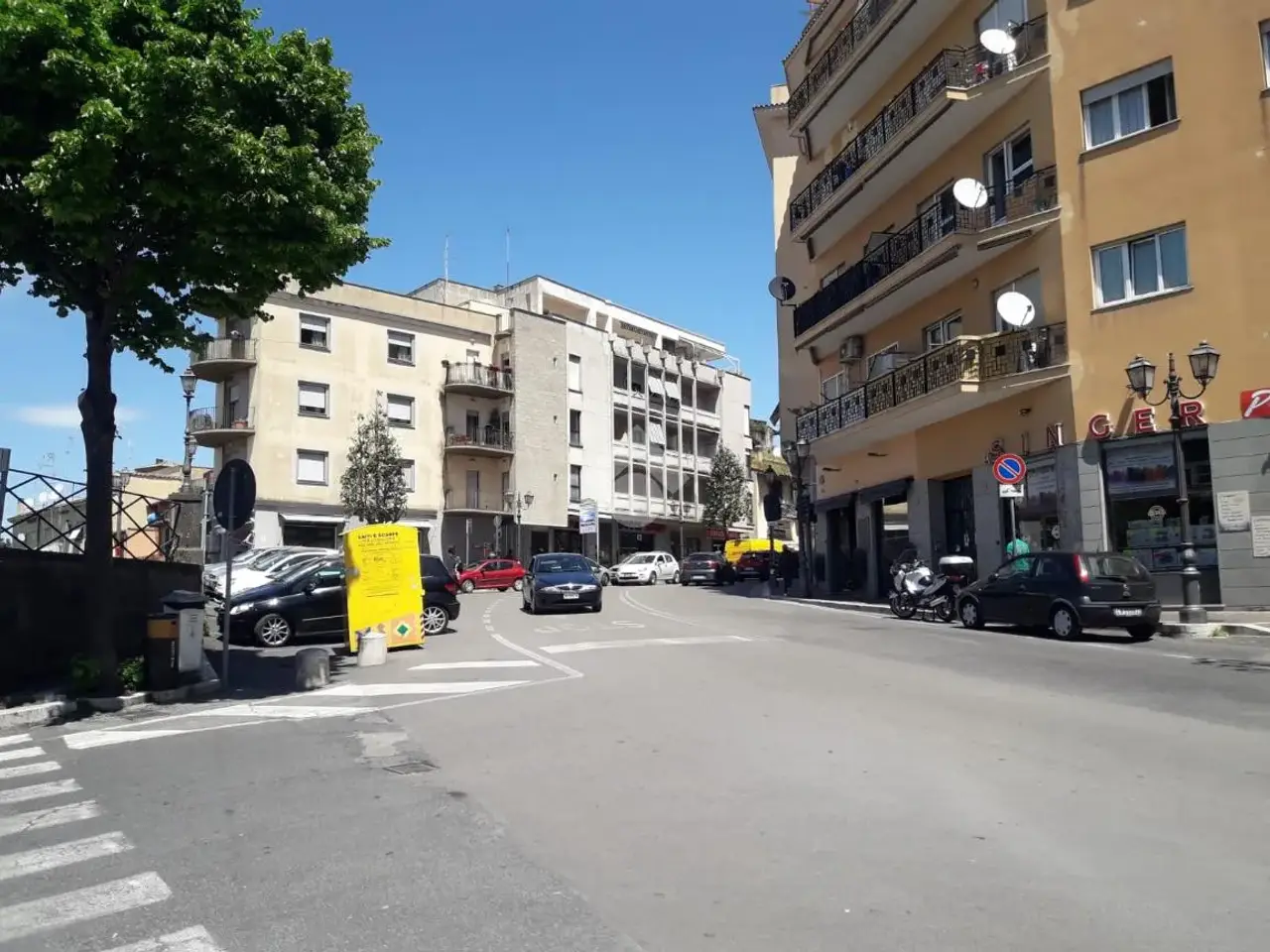 Negozio in Piazza Antonio Gramsci 2, Albano Laziale, {3} - Foto 1