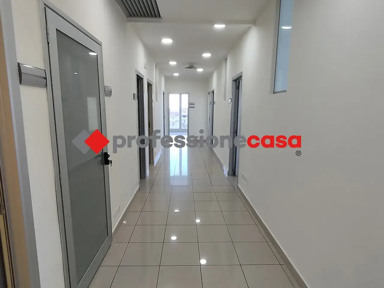 Ufficio in Via Santi Cosma E Damiano 20, San Nicola La Strada, {3} - Foto 1