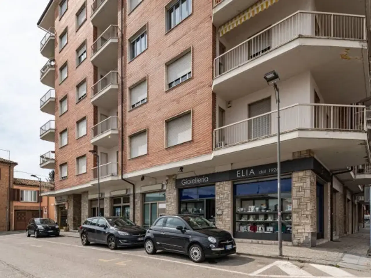 Negozio in Piazza San Bartolomeo 8, Castagnole Delle Lanze, {3} - Foto 2