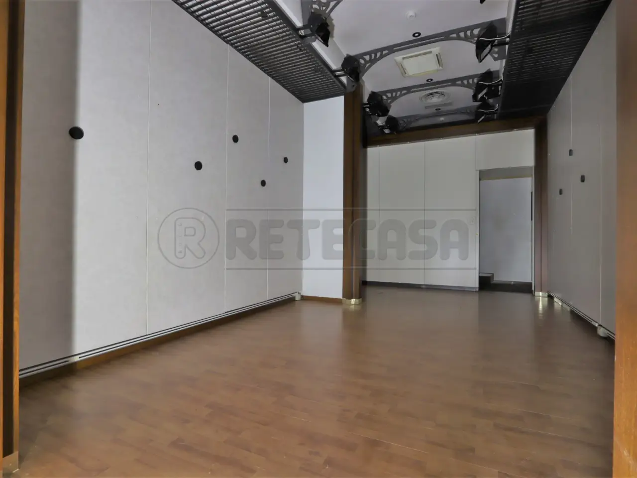 Palazzina commerciale in Via Brescia, Torri Di Quartesolo, {3} - Foto 1