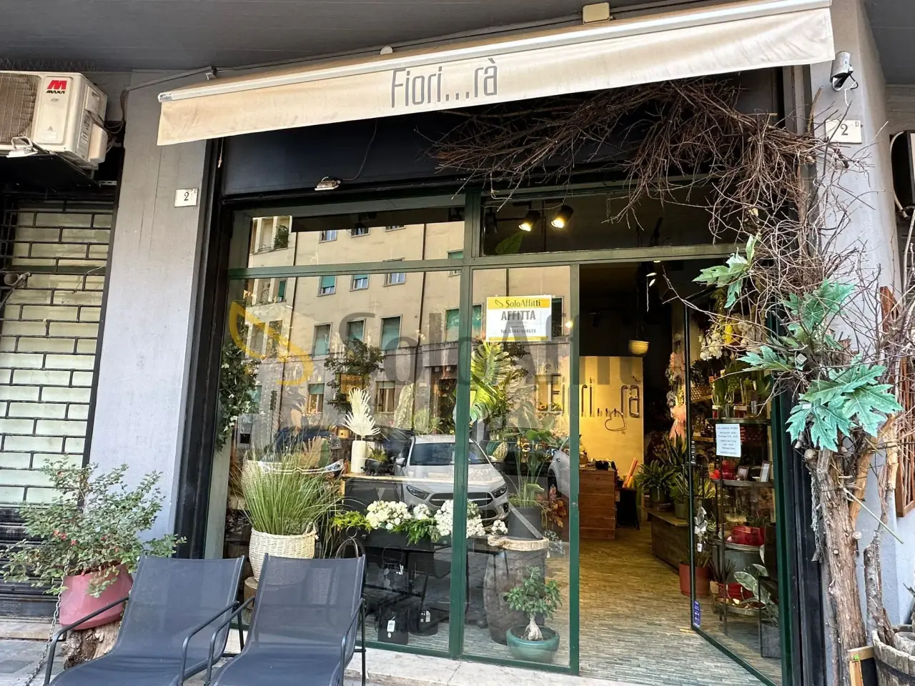 Negozio in Viale Giosuè Borsi 2/E, Terni, {3} - Foto 1