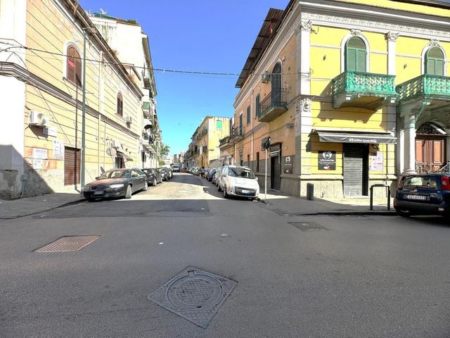 Warenlager in Via Raffaele Angiulli 2, Napoli - Foto 1