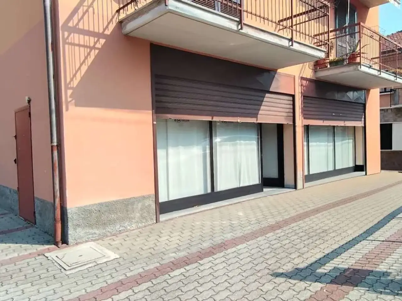 Ufficio in Via 2 Giugno 8, Arona, {3} - Foto 1