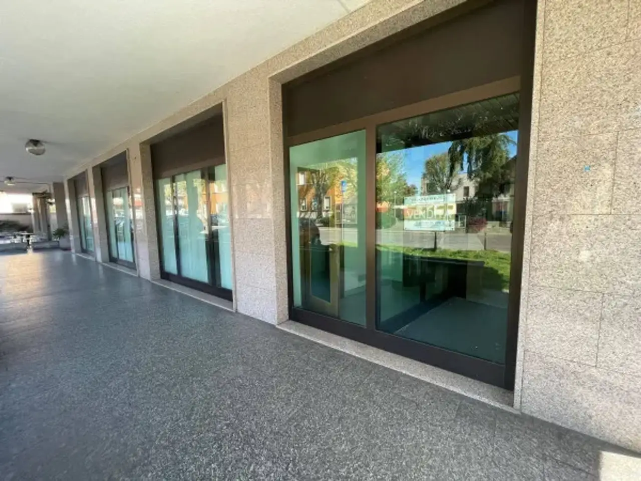 Negozio in Via Franco Tosi, Villa Cortese, {3} - Foto 2