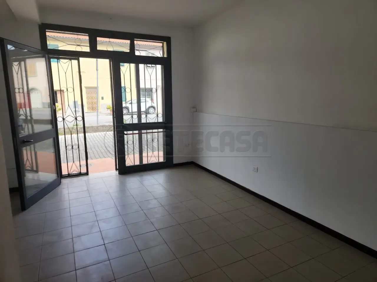 Palazzina commerciale in Via Francesca, Santa Maria A Monte, {3} - Foto 1